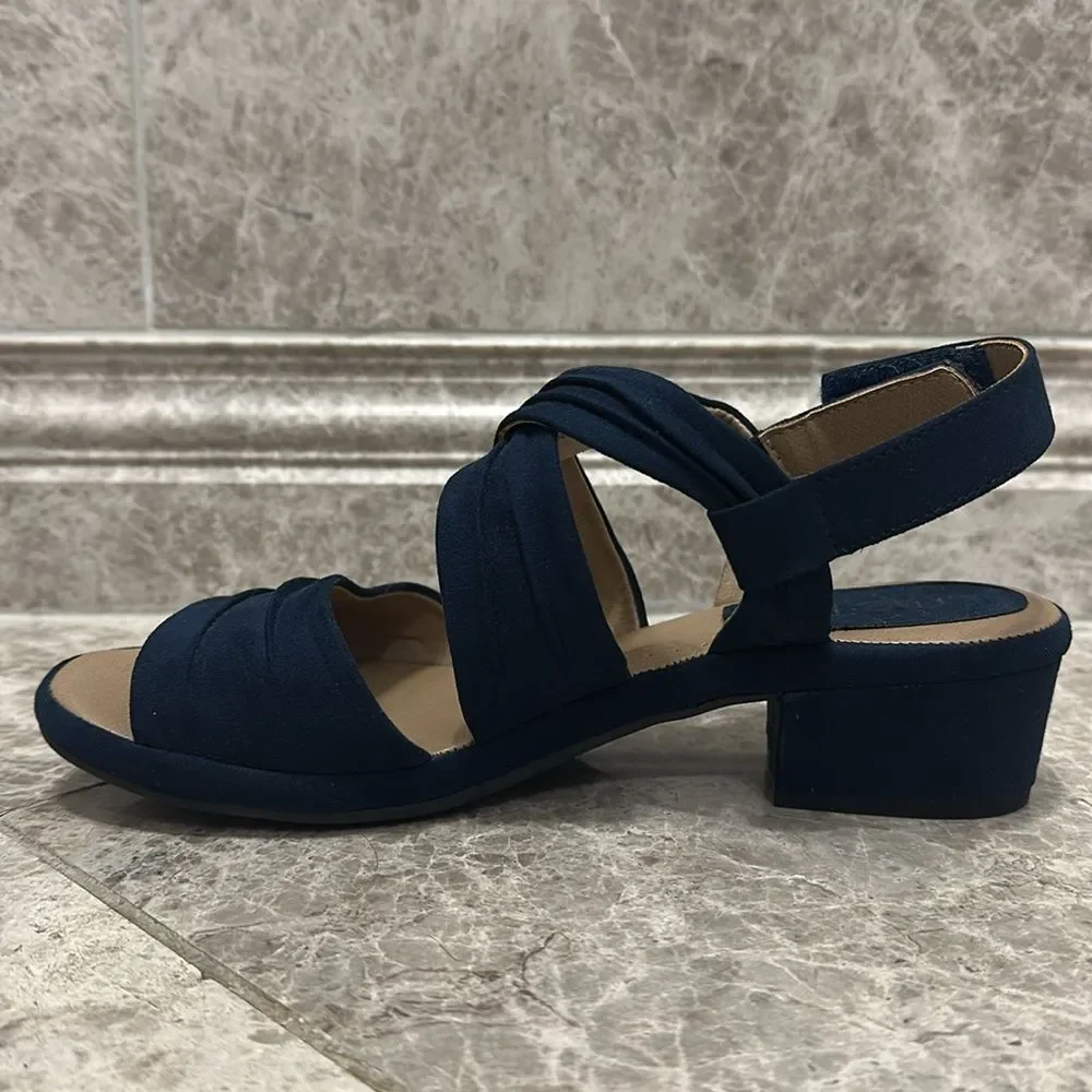 Me Too Yasmin Sandal Navy Size 7.5 Open Toe Chunky Heel Box Included